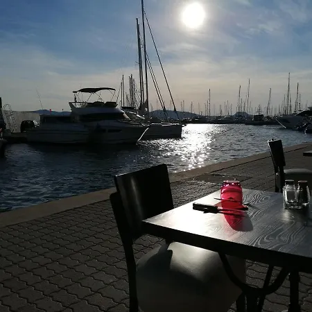 Bådhotel Voilier De Charme A Quai Saint-Raphaël