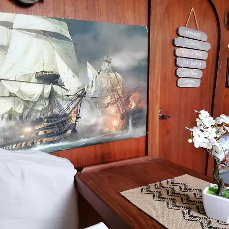 Voilier De Charme A Quai Saint-Raphaël