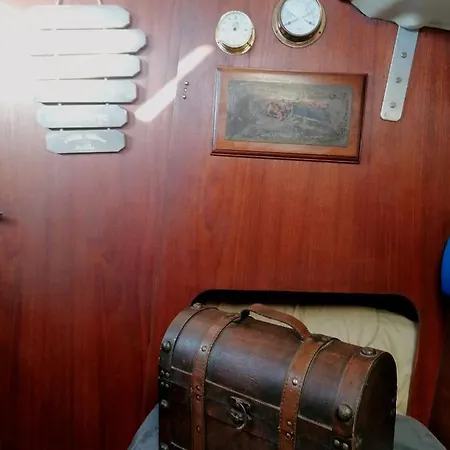 Voilier De Charme A Quai Botel *