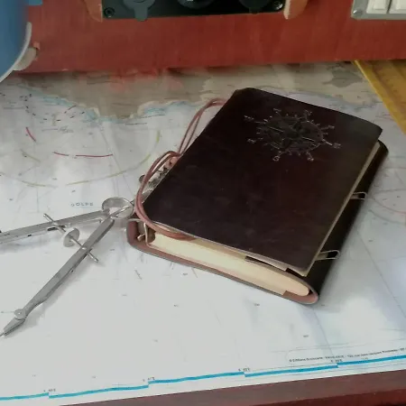 Voilier De Charme A Quai Botel Saint-Raphaël